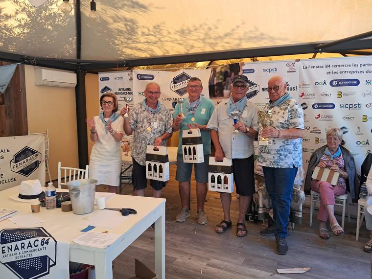 les gagnants (bandana bleu) Bruno, Jean-Luc et Rafael au centre